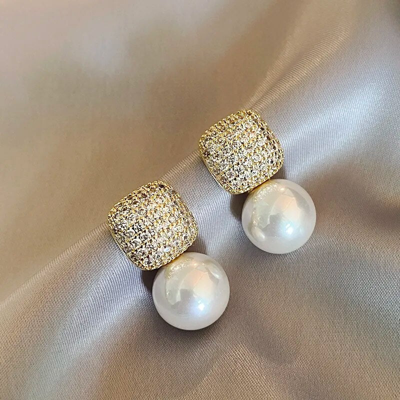 Øredobber med glitrende zirkonia og elegante perler